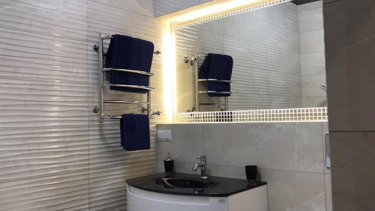 New Luxury In The Center On Konstitution Square *